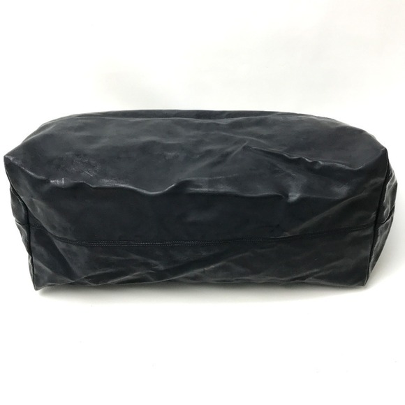 CHANEL Black Leather Shoulder Bag - Picture 3 of 9